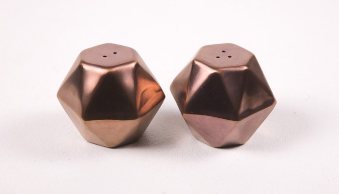 VE7044RG_0x400-11 Salt And Pepper Shaker Rose Gold 7Cmx7Cmx5Cm - Image 1